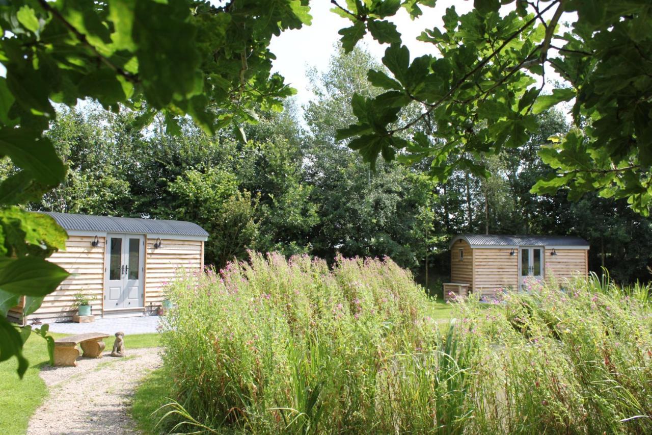 Luxury Shepherds Hut - The Sweet Pea By The Lake York Exterior photo
