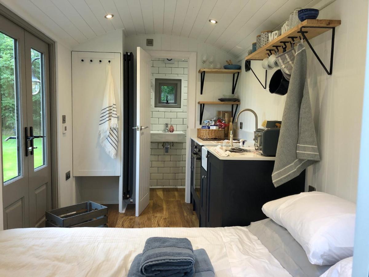 Luxury Shepherds Hut - The Sweet Pea By The Lake York Exterior photo